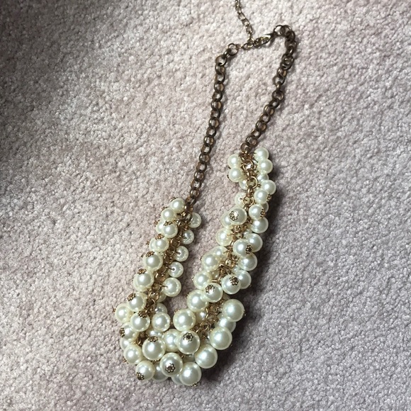 Faux pearl necklace - Picture 2 of 4